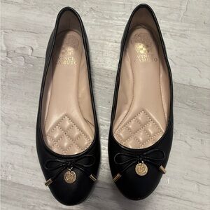Vince Camuto Lunna Black Leather BalletFlats with Bow and Gold Tone Charm Size 6